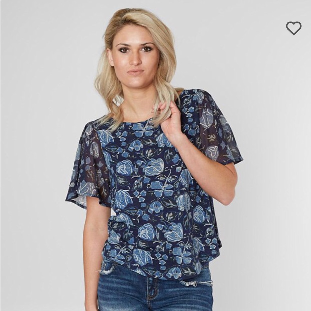 Short sleeve flutter sleeve blouse